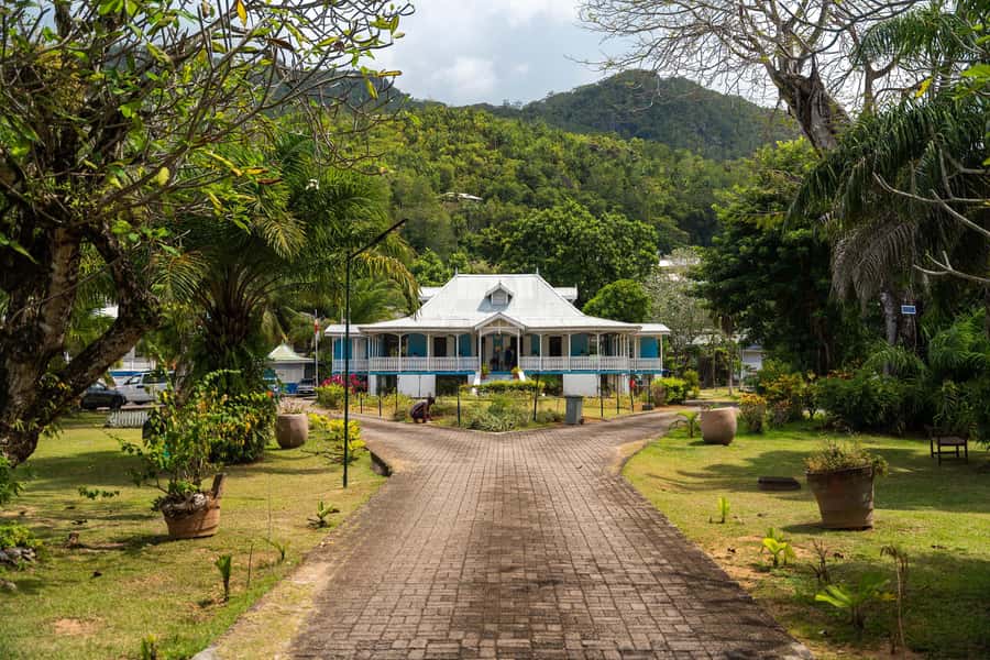 Mahé: Wild South Discovery Trip with Local Lunch - Walking, tortoises, and time beside the sea