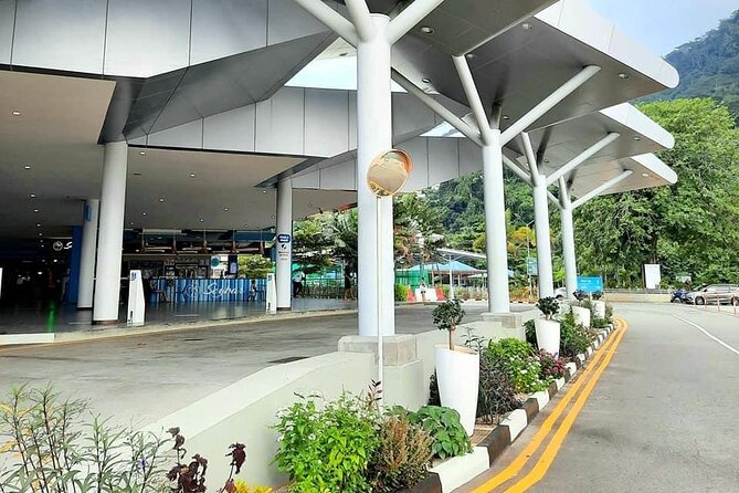 One Way Seychelles Private Airport Transfer - From the name board to the car