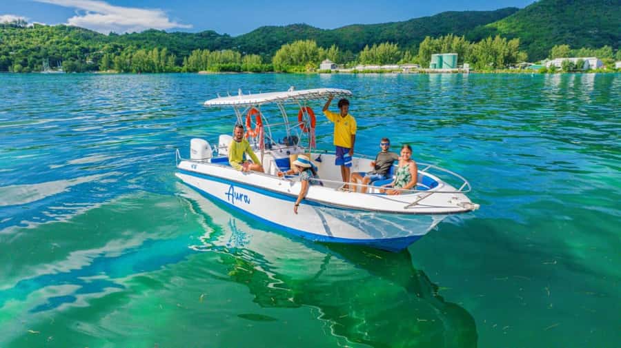Praslin: Curieuse & St-Pierre Boat Adventure with Snorkeling - A 2.5-kilometre walk through Curieuse