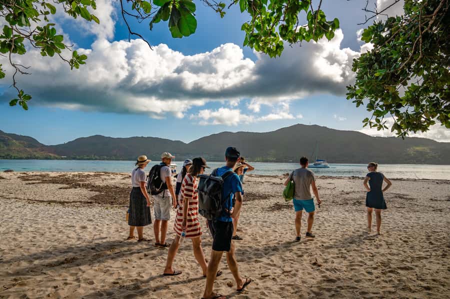 Praslin: Curieuse & St. Pierre Full-Day Boat Trip with Lunch - Guides, music, and the feel of the day