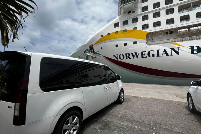 Private Transfer in Seychelles - A calm start at Mahé Airport