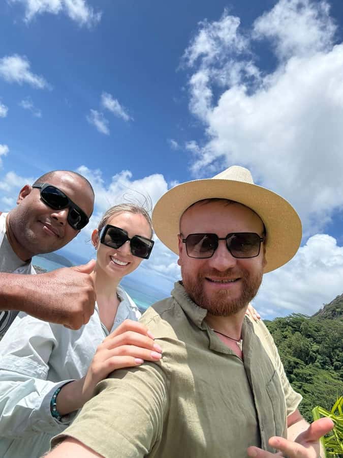 Seychelles: Full Day Private Tour in Mahe (1 to 5 Person) - What the guide and vehicle add
