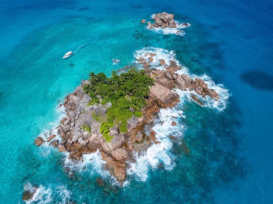 Seychelles: St Pierre and Curieuse Catamaran Tour with Lunch - The final cruise along Praslin’s northeast coast