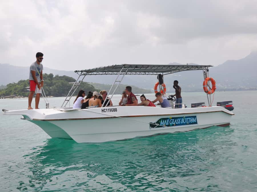 St. Anne Marine Park, Moyenne & Cerf Island Tour with Lunch - Cerf Island and a Creole BBQ by the water