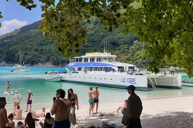 Taxi service & Mahe Island tours - The tea factory and waterfall stop