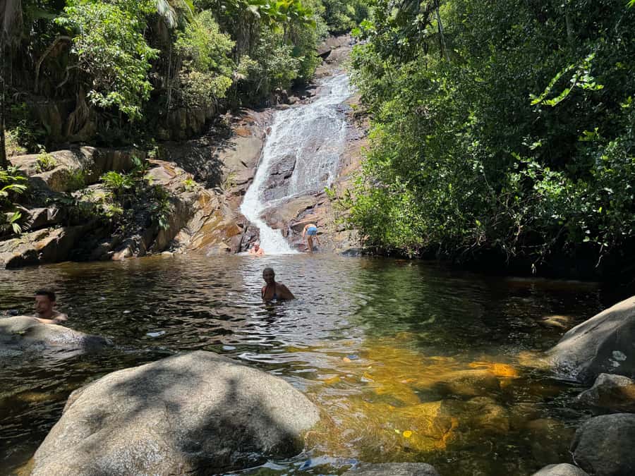 Victoria: Seychelles Mahe Island Tour - Creole food and a useful lunch stop